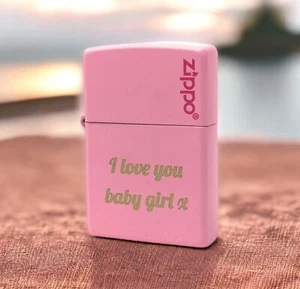 ENCENDEDOR ZIPPO PERSONALIZADO ROSA MATE GENUINO 238ZL - REGALO GRABADO PARA FUMAR - Imagen 1 de 6