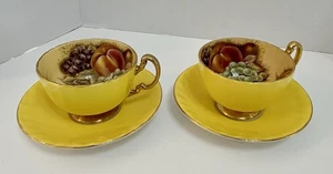 Par de tazas y platillos Aynsley England Bone China con adornos dorados patrón de frutas amarillas - Imagen 1 de 9