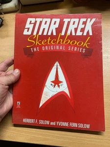 1997 STAR TREK SKETCHBOOK ORIGINAL SERIES 1ST ED LARGE PAPERBACK BOOK (P5) - Imagen 1 de 19