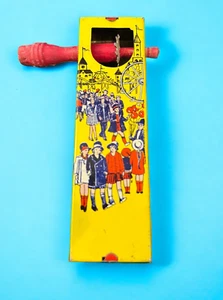 Vintage Kirchhof Ratsche Geräuschmacher Dose Made in USA patentiert 1928 Karnevalsthema - Bild 1 von 5