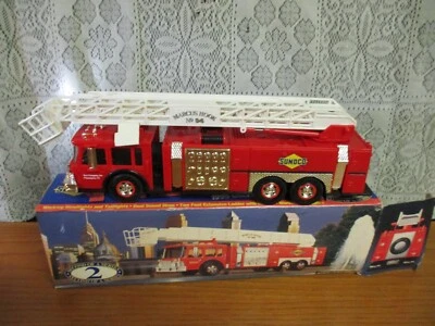 Sunoco Aerial Tower Fire Truck Engine 1995 2nd In The Series - 1:35 Scale - 1995 - Image 1 of 4