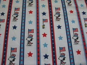 Peanuts Snoopy patriotisch 4. Juli weiß Streifen USA Stoff - 2 Yards - Bild 1 von 4