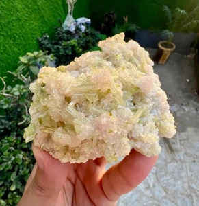 Grüner Turmalin Cluster auf Lepidolith aus Pakistan - 238 Gramm - Bild 1 von 7