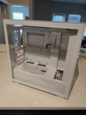 NZXT H7 Flow (2023) - Image 1 of 4