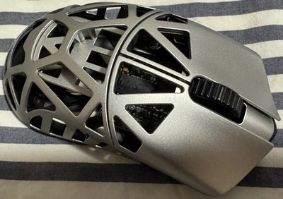 WLMouse Beast X 4K – Ultraleichte Magnesium Gaming Maus – Silber - Bild 1 von 4