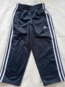 Adidas Boys Gym Sport Sweatpants Size 5 Fleece Lined Relaxed Fit Grey 3 Stripes - Picture 1 of 4