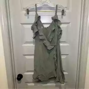 NWT Lucy Love Green V Neck Cold Shoulder Ruffle Accent Potion Wrap Dress S - Picture 1 of 11