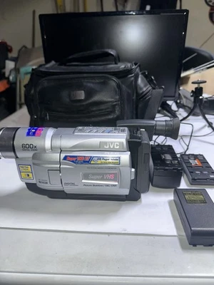 JVC GR-SXM740 Super VHS 600x Camcorder VCR Player Parts Or Repair Only - Image 1 of 4