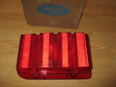 Conjunto de luces traseras traseras derecha Ford Escort Wagon 1981-1985 E1FZ-13404-B OEM NUEVO DE LOTE ORIGINAL Foto 1 de 4