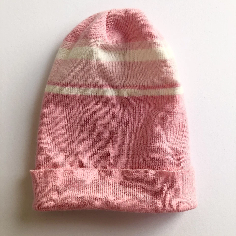 girls winter hat - Image 1 of 1