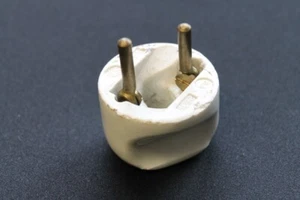 alter Stecker Porzellan Keramik Netzstecker alte Version 6A 250V weiß - Imagen 1 de 8