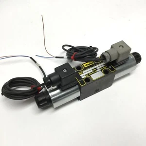 Parker 2NMV3 Hydraulic Directional Control Valve 3-Position Spring Center, 24VDC - Picture 1 of 5