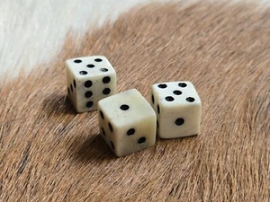 Dice, Set of 3 Cow Bone Gambling Die Post Medieval dice, LARP Reenactment - Picture 1 of 7