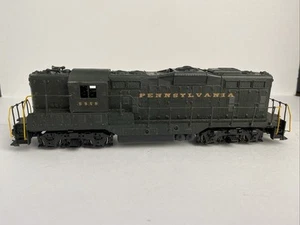 Athearn GP9 Diesel locomotive #5958 PWD PRR Metal Handrails - Picture 1 of 7