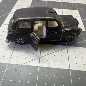 CORGI London Taxi Austin FX4 1/64 Yellow Interior Vintage Diecast Model Car - Picture 1 of 5