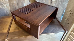 Pioneer SA-9500 Gen 1 | Schrank aus massivem Nussbaum mit Seitenausschnitten. (Vorbestellung) - Bild 1 von 6