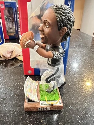Oakland Raiders Salón de la fama Jerry Rice 2002 Acción de campo Bobblehead Foco Nuevo en caja Foto 1 de 4