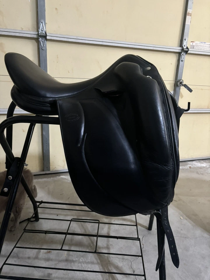 Sillín de doma Devoucoux Makila monoflap arcade normal 17,5 Foto 1 de 4