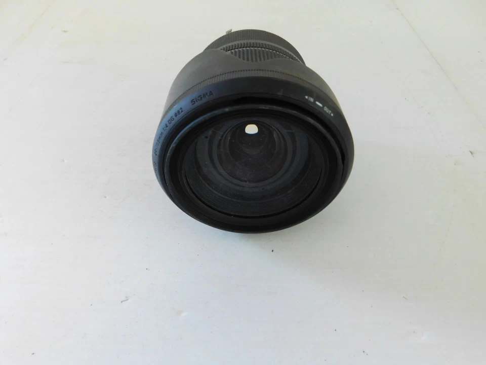 SIGMA 24-105MM 1:4 DG LENS (PQY167) - Image 1 of 4