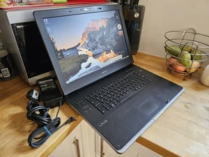 Sony VAIO PCG-8Y3M 17.1" Core2Duo 640GB HDD 4GB RAM GF 8400 Win VISTA Laptop - Picture 1 of 19