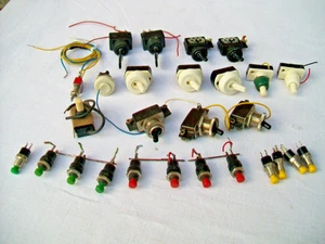 Aus Abbau einer Modellbahnanlage - Konvolut Kippschalter und Taster - 27 Stück - Imagen 1 de 6