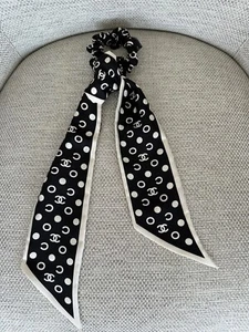 100%AUTH Chanel 21S Black/White CC 100%Silk Scrunchie with Slim Scarf - Picture 1 of 21