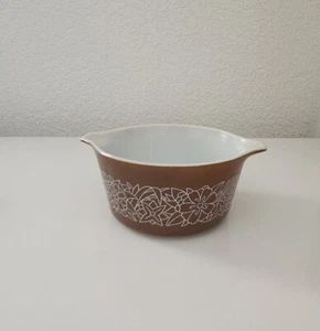 Vintage Pyrex Woodland #473-B 1L Brown Bake Serve & Store Round Casserole Dish - Picture 1 of 5