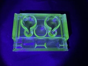 Uranium Glass Inkwell GEIGER POSITIVE - Picture 1 of 6