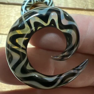 PAAR 0G SCHWARZE SCHLANGE GOTHIC PYREX GLASSPIRALEN STECKER KÖRPERSCHMUCK durchscheinend - Bild 1 von 4