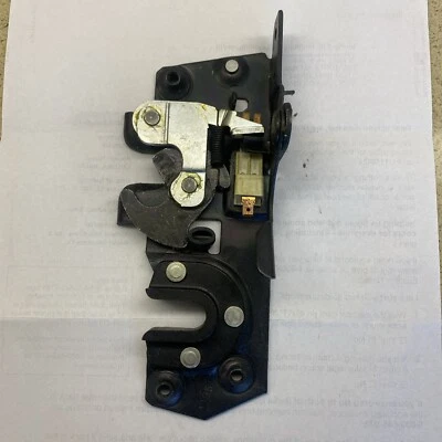 Nuevo Genuino MOPAR 04874461 Cerradura Puerta Trasera 1991-1992 Chrysler Dodge Voyager ES Foto 1 de 4