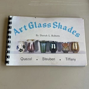 Art Glass Shades By Darrah L. Roberts 1975 Comb Bound Soft Cover - Imagen 1 de 6