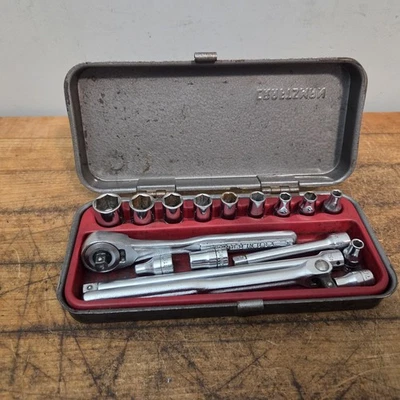  VINTAGE CRAFTSMAN USA =V= SERIES 1/4" DRIVE SOCKET RATCHET SET & METAL BOX - Image 1 of 4