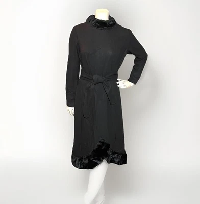 Vestido negro vintage años 50 Lilli Diamond California cuello piel dobladillo pequeño MCM Foto 1 de 4