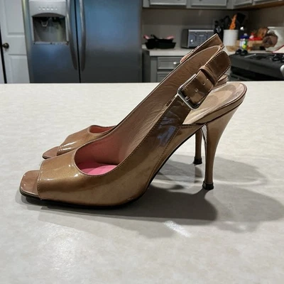 STUART WEITZMAN PATENT LEATHER SIDEBAR COSMOS SQUARE TOE SLINGBACK HEELS SZ 6 - Image 1 of 4
