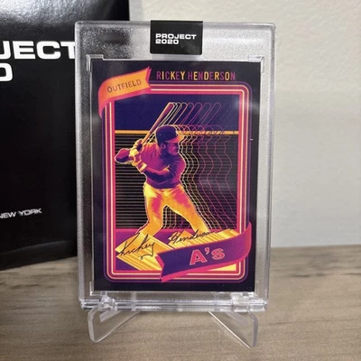Topps Project 2020 #21 1980 Rickey Henderson por Matt Taylor com caixa PR /2.104 - Imagem 1 de 3