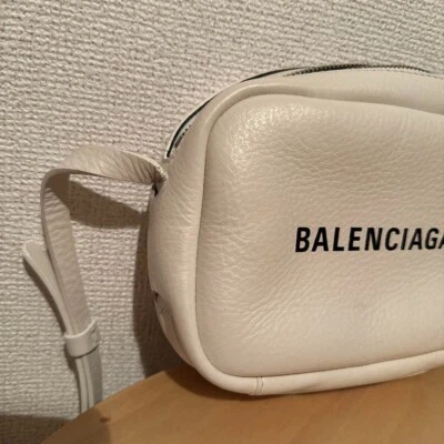 Bolso de hombro pequeño Balenciaga Pochette blanco para mujer bolso de accesorios usado Foto 1 de 4