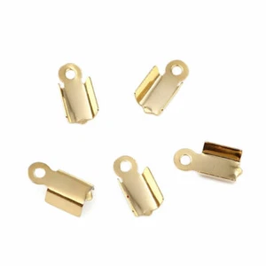 LOT de 15 EMBOUTS à écraser plier 9x4mm ACIER INOXYDABLE DORE HYPOALLERGENIQUE - Foto 1 di 1