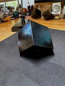 Cubo de piedras preciosas minerales de shungita en ángulo medio de Kerala Rusia espécimen 118 - Imagen 1 de 7