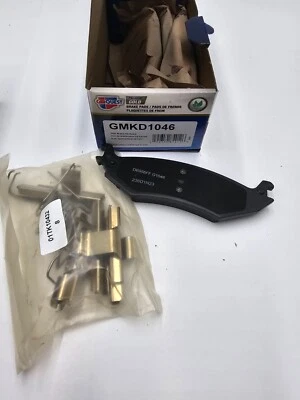 Pastilla de freno de disco premium dorada GMKD1046 para Ford E-150 E-150 Club Wagon 04-06 Foto 1 de 4