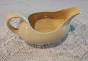 Vintage FIESTAWARE Homer Laughlin Pale Yellow Gravy Sauce Boat Made in USA - Picture 1 of 7