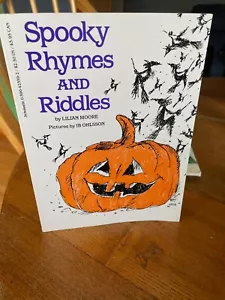 Spooky Rhymes and Riddles Lilian Moore Paperback by Lilian Moore - Bild 1 von 1