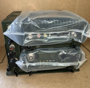 VHF VEHICLE-BONE FREQUENCY-HOPPING TRANSCEIVER SET . - Picture 1 of 13