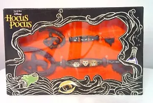 Disney Hocus Pocus Collectible Key Set New Disneyana Disney Store - Picture 1 of 4