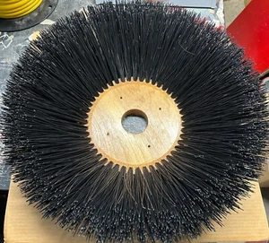 TENNANT 09600P - Polypropylene Disk Sweep Brush – 21 in / 533mm - floor cleaning - Picture 1 of 9