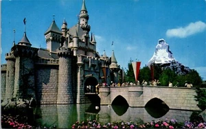 Postal de la Bella Durmiente Castillo Encantado Disneyland California - Imagen 1 de 2