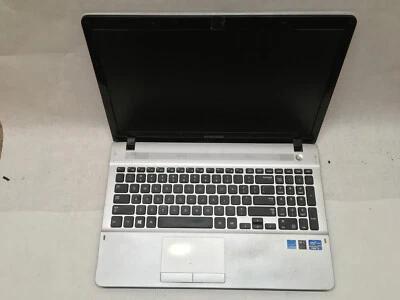 Toshiba Notebook NP300ESE 15" Core i3 3rd Gen FOR PARTS, BROKEN SCREEN -EQ - Image 1 of 4