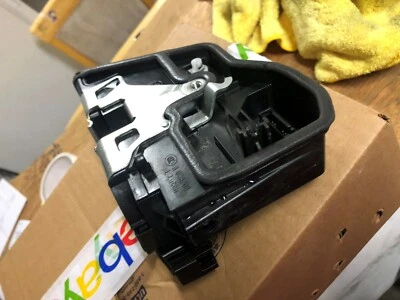 2012-2018 BMW F30 320i 328i 335i F10 535i 740i 330i 340i M3 door latch actuator - Image 1 of 4