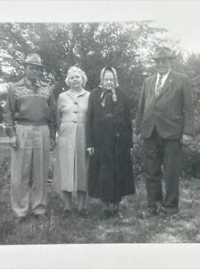 Großeltern 4 Personen Vintage Foto schwarz-weiß 3x4" - Bild 1 von 4