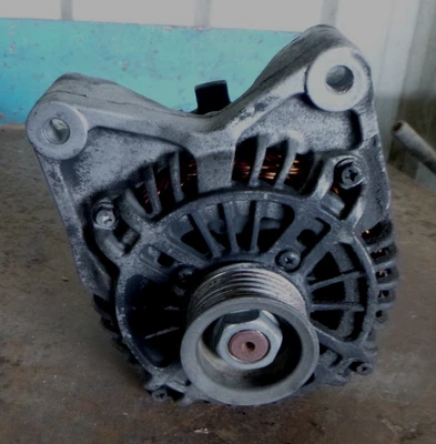 Генератор переменного тока Ford Falcon BA 6 цилиндров (2 контакта) - Изображение 1 из 4