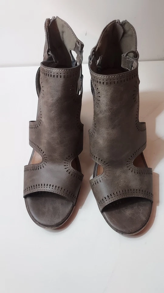 JellyPop "Criscilla" Brown Ankle Strap ZipBack Block HiHeel Sandals WMN's Sz 10M - Image 1 of 4